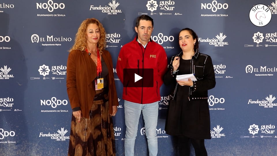 Karina Pau, Propietaria, y Curro Gil, jinete, de Yeguada La Angostura, Mejor Ganadería de la Copa ANCCE Gusto del Sur de Doma Clásica